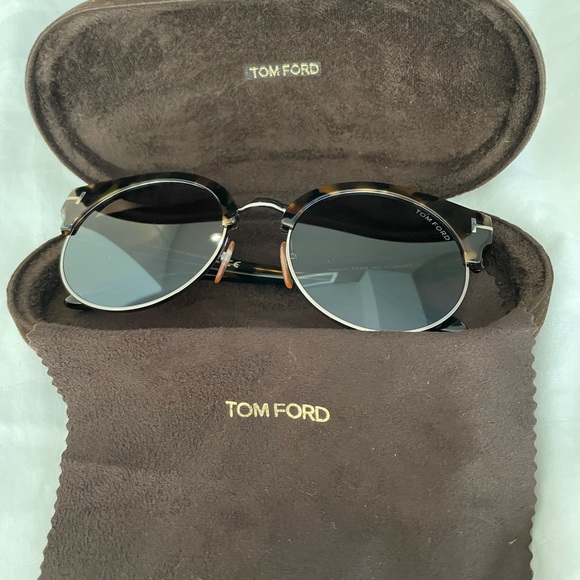 Tom Ford Sunglasses TF608 Alissa02 56G Tortoise - Picture 2 of 5